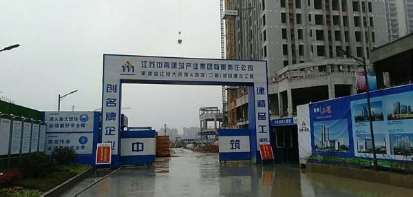 河南温江恒大项目成品玻璃钢化粪池安装现场